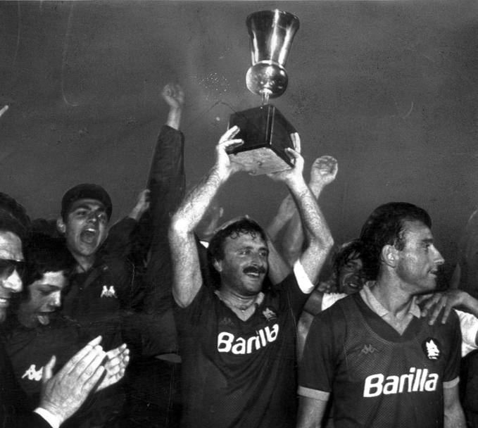 La finale di Coppa Italia vinta nel 1986. A fianco Francesco Graziani.